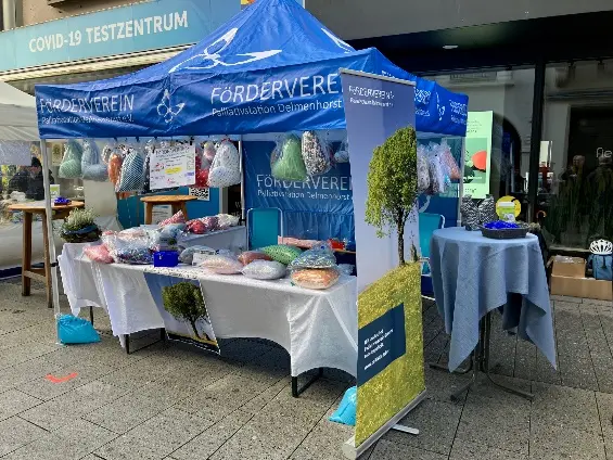 Der fertig aufgebaute Stand des Förderverein Palliativstation Delmenhorst e.V. vom Kartoffelfest 2024