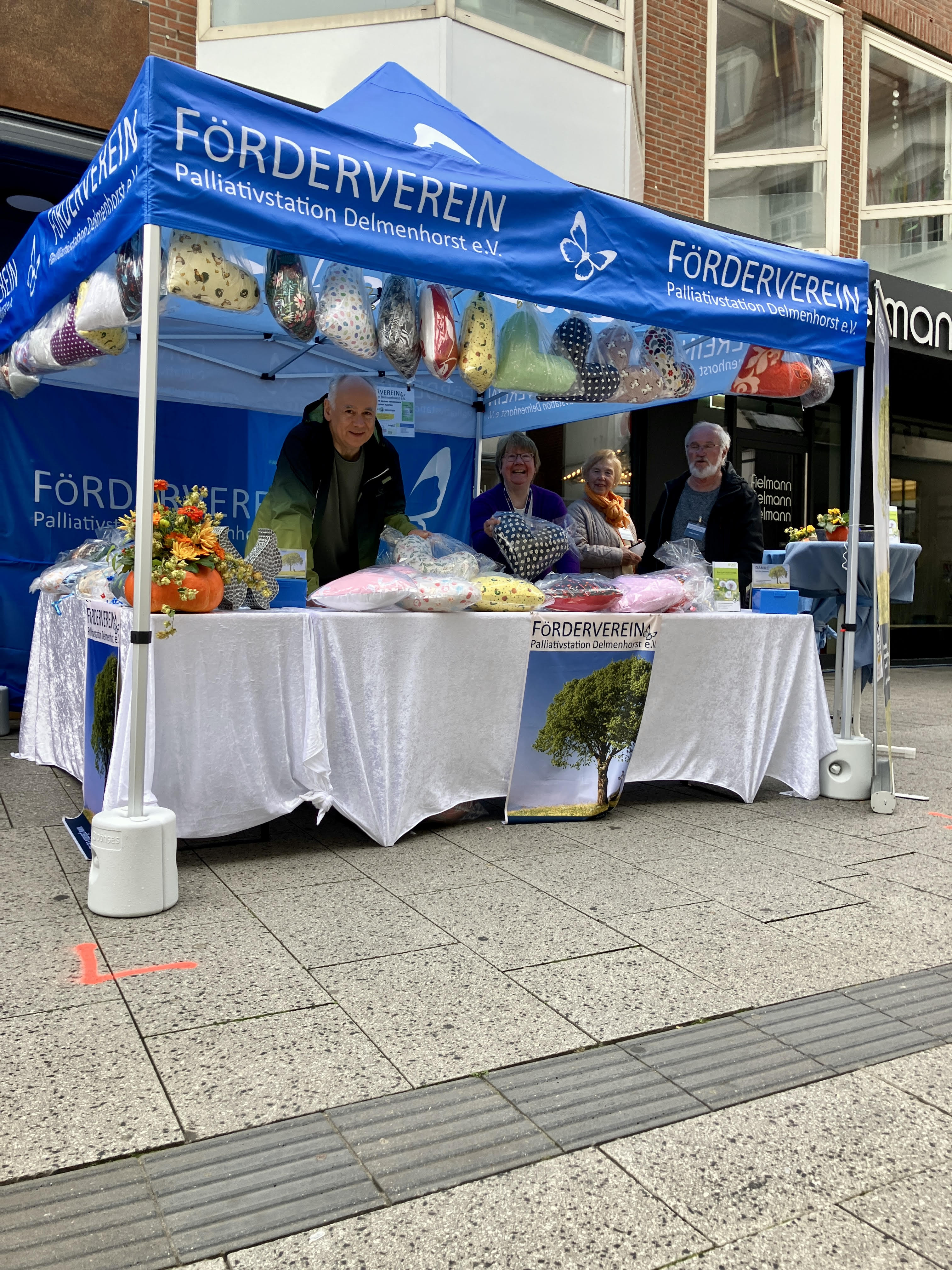 Der fertig aufgebaute Stand des Förderverein Palliativstation Delmenhorst e.V. vom Kartoffelfest 2025