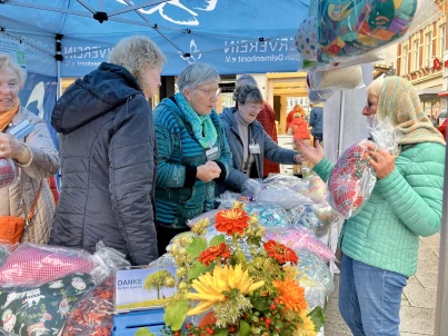 Der fertig aufgebaute Stand des Förderverein Palliativstation Delmenhorst e.V. vom Kartoffelfest 2025