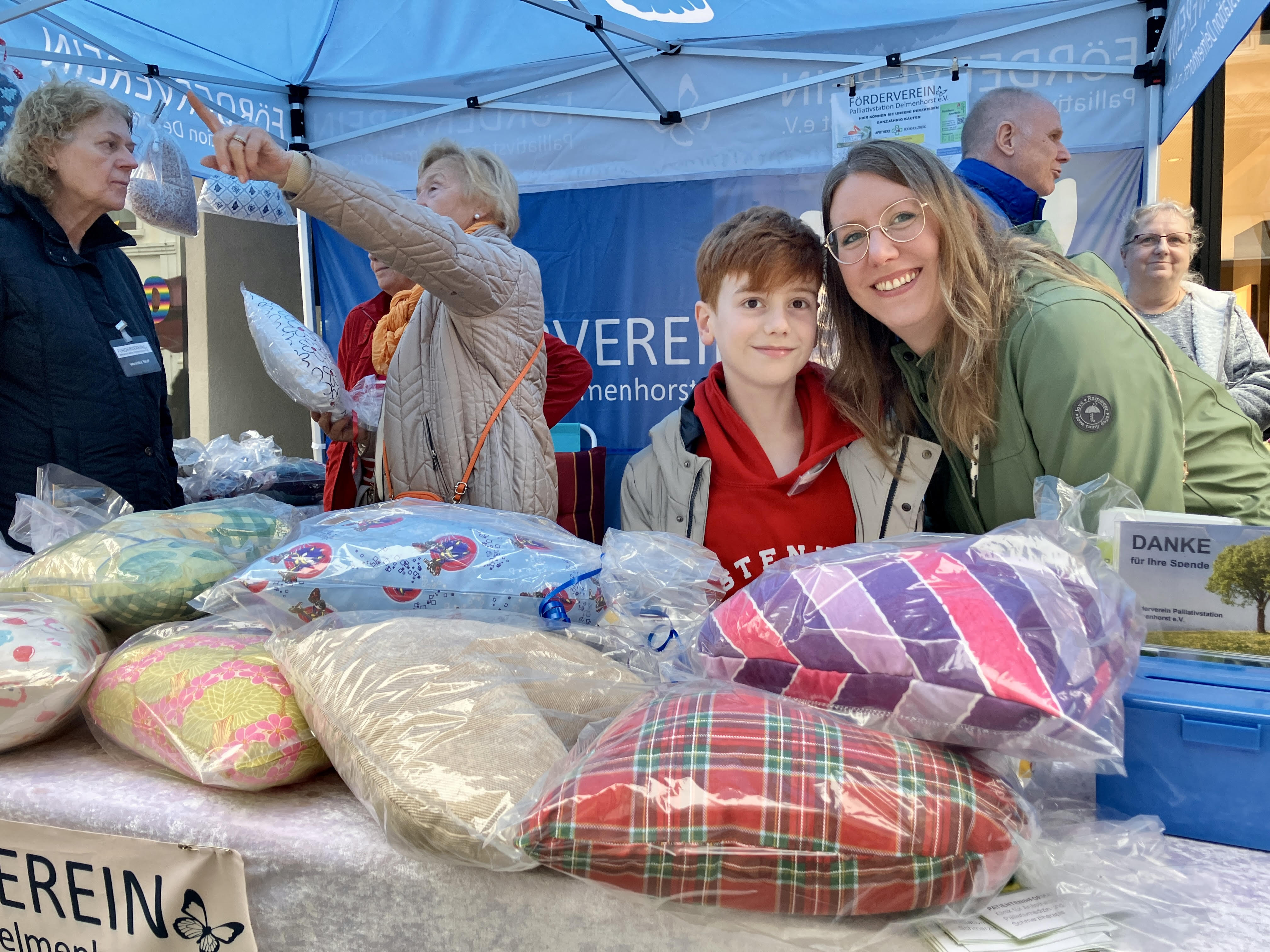 Der fertig aufgebaute Stand des Förderverein Palliativstation Delmenhorst e.V. vom Kartoffelfest 2025